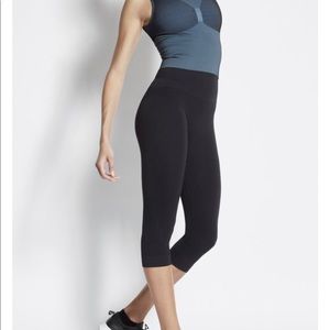 BODYFLY SEAMLESS CAPRI HIGH OR LOW WAIST FOLD SML